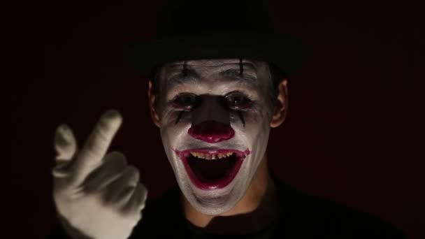 Жахливий Клоун Дивиться Камеру Жахливо Сміється Жахлива Людина Клоун Макіяжі — стокове відео