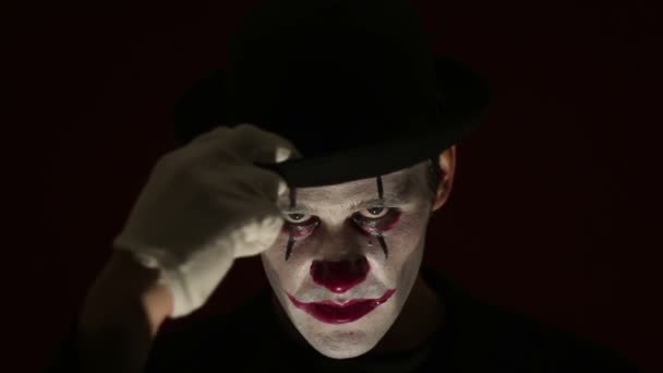 Terrible Man Clown Makeup Takes His Hat Welcoming His Victim — Stock Video