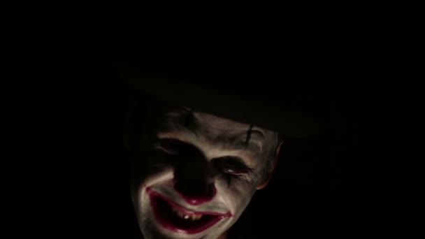 Homme Effrayant Dans Maquillage Clown Regarde Caméra Rit Clown Effrayant — Video