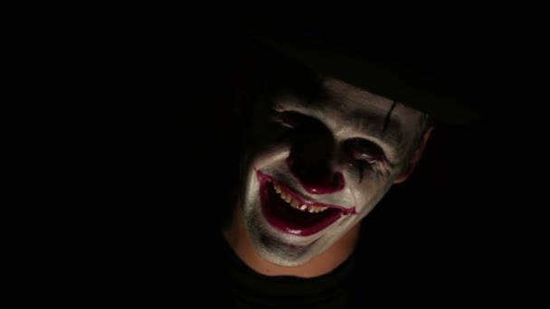 Homme Effrayant Dans Maquillage Clown Regarde Caméra Rit Clown Effrayant — Video