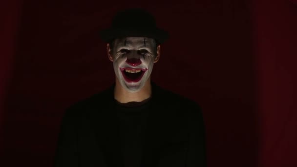 Terrible Clown Menace Victime Avec Couteau Terrible Homme Dans Composition — Video