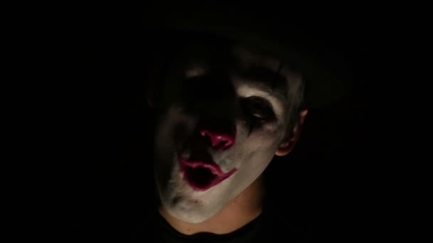 Homme Effrayant Dans Maquillage Clown Regarde Caméra Rit Clown Effrayant — Video