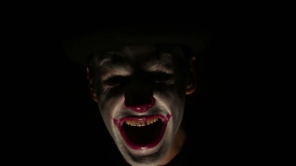 Homme Effrayant Dans Maquillage Clown Regarde Caméra Rit Clown Effrayant — Video