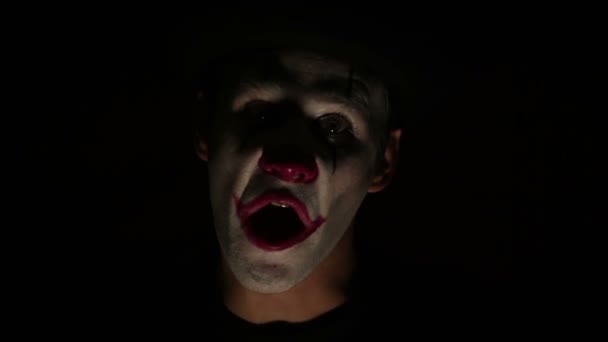 Homme Effrayant Dans Maquillage Clown Regarde Caméra Rit Clown Effrayant — Video