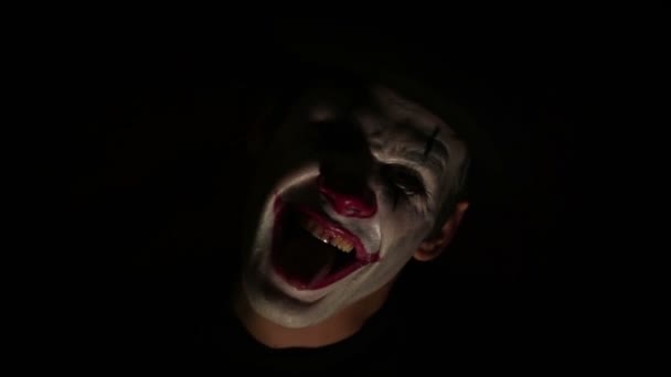 Enge Man Een Clown Make Kijkt Naar Camera Lacht Een — Stockvideo