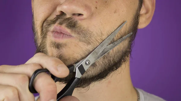 Handsome Young Guy Trims His Beard Scissors Close Young Handsome — Stock Photo, Image
