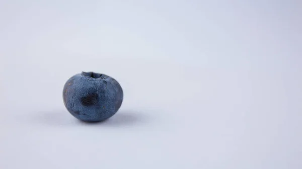 Gros Plan Bleuets Juteux Mûrs Sur Fond Blanc Bleuets Biologiques — Photo