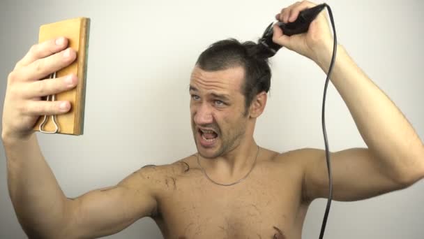 Man Shaves His Head Shouts Loudly While Looking Mirror Young — Stock Video