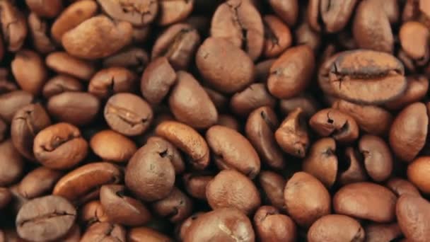 Rostade Kärnor Aromatiskt Kaffe Roterar Tallrik Närbild Rotationen Kaffebönor — Stockvideo