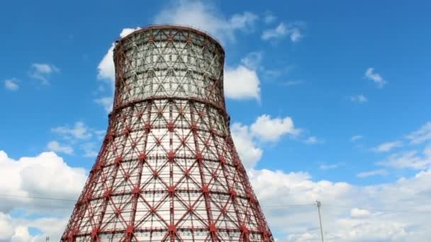 Widok Elektrownię Wieże Chłodnicze Dym Wylatuje Chłodni Działającej Elektrowni Wieże — Wideo stockowe
