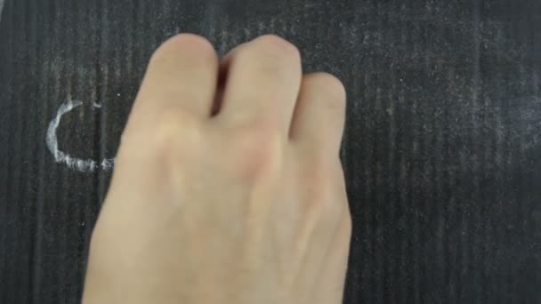 Close Mão Homem Escreve Palavra Covid19 Giz Sobre Papel Cinzento — Vídeo de Stock