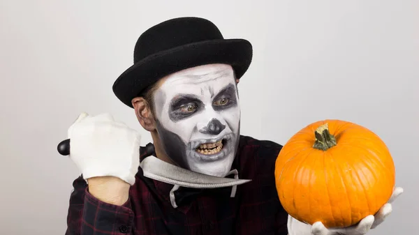 Hemsk Man Clownsmink Har Pumpa Symbol För Halloween Läskig Clown — Stockfoto