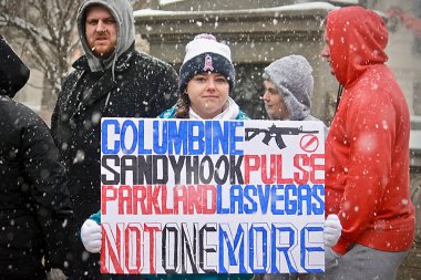 Indianapolis, içinde / ABD 23 Mart 2018: okul çağındaki çocuk katıldı Indianapolis 'Our Lives için Mart' ralli ile el yapımı işaret silah şiddet protesto.
