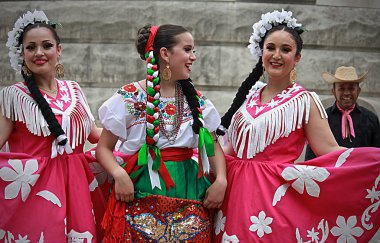 Indianapolis, içinde / ABD 2 Mayıs 2018: bale folklrico toplu bir terimdir yerel halk kültürü ile bale özellikleri - vurgulamak danslar geleneksel Meksika için ayak parmakları işaret etti, abartılı hareketler, son derece koreografisi.