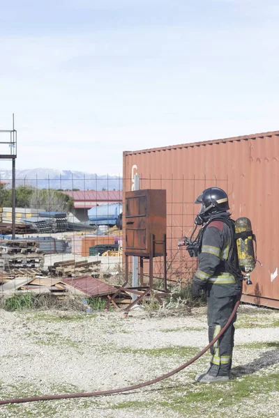 Bombeiro Que Apaga Extintor Estação Treinamento Incêndio Backdraft Procedimento Broca — Fotografia de Stock