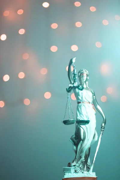 Статуя Юридического Бюро Адвокатов Представляющая Слепых Судей Чешуей Мечом — стоковое фото