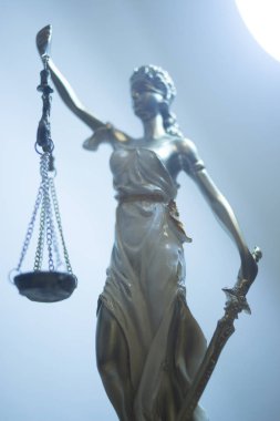 Avukatlar yasal kör adalet bronz heykel Themis ve avukatlar hukuk firması Büroları ölçekler.