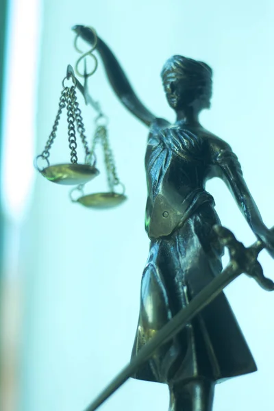 Escritório Advocacia Estátua Bronze Deusa Themis Com Escalas Justiça Escritório — Fotografia de Stock