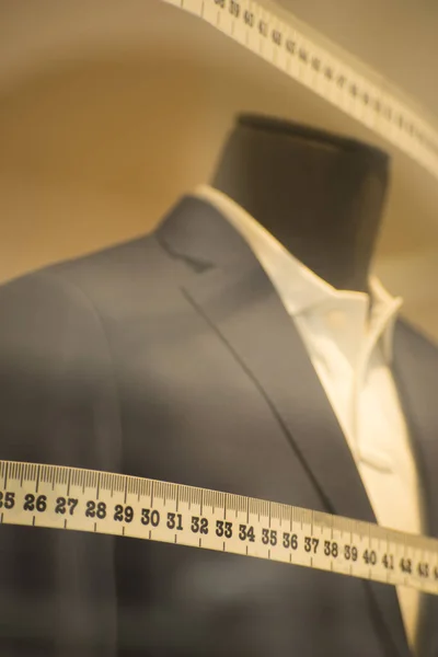 Maniquí Tienda Trajes Medida Con Camisa Formal Corbata Con Cinta — Foto de Stock