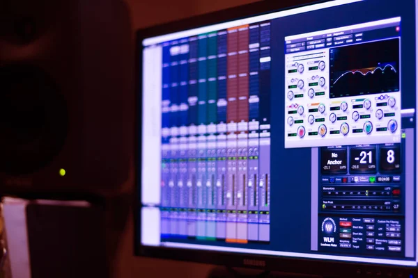 Digitaler Mischpult Bildschirm Aufnahmestudio Auf Dem Stimme Gesang Und Musik — Stockfoto