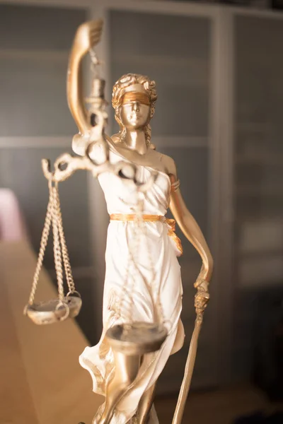 Escritório Advocacia Justiça Legal Estátua Deusa Cega Themis Com Escalas — Fotografia de Stock