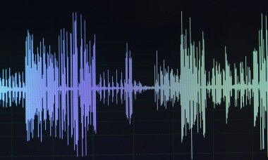 Ses ses dalgası stüdyo bilgisayar programı ekran gösterimleri ses dublaj vokal kaydı gelen ekranda düzenleme.