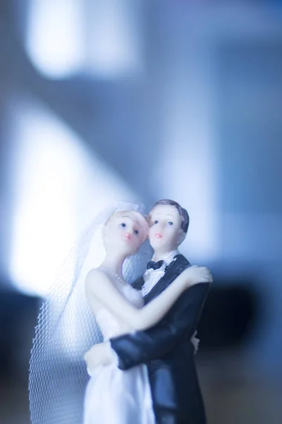 Bröllop Par Äktenskap Tårta Topper Plast Figurer Med Smoking Kväll — Stockfoto