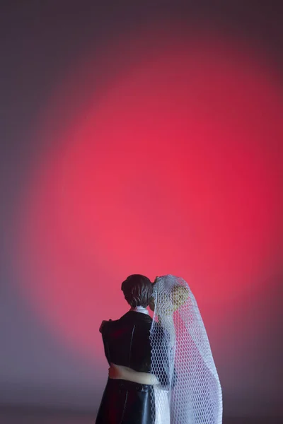 Hochzeitspaar Hochzeitstorte Topper Kunststofffiguren Mit Smoking Abendanzug Weißes Hochzeitskleid Schleier — Stockfoto