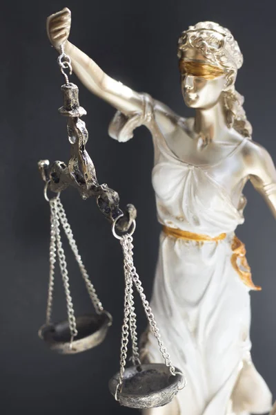 青铜律师事务所弥律师公司办公室法律雕像 — 图库照片