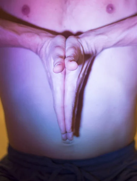 Professor Ioga Homem Fazendo Prática Meditação Com Mão Mudra Asana — Fotografia de Stock