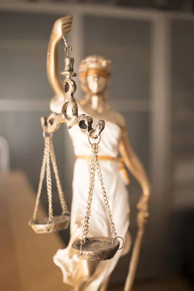 Escritório Advocacia Justiça Legal Estátua Deusa Cega Themis Com Escalas — Fotografia de Stock