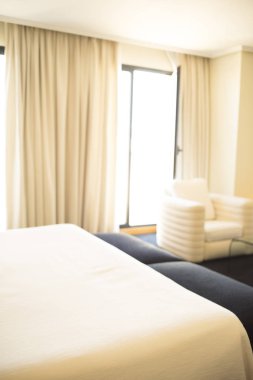 Lüks modern otel odası yatak odası yatak odası, yatak, çarşaf, yastık temiz ve misafirler için hazır..