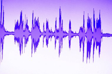 Ses ses dalgası stüdyo bilgisayar programı ekran gösterimleri ses dublaj vokal kaydı gelen ekranda düzenleme.