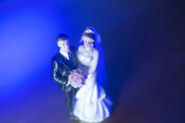 Casamento Casal Casamento Bolo Topper Figuras Plástico Com Terno Noite — Fotografia de Stock