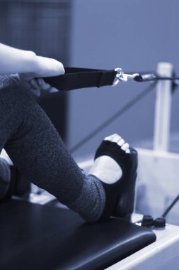 Makine fitness Pilates ve yoga stüdyo spor salonu ekipmanları.