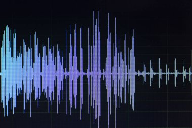 Ses ses dalgası stüdyo bilgisayar programı ekran gösterimleri ses dublaj vokal kaydı gelen ekranda düzenleme.