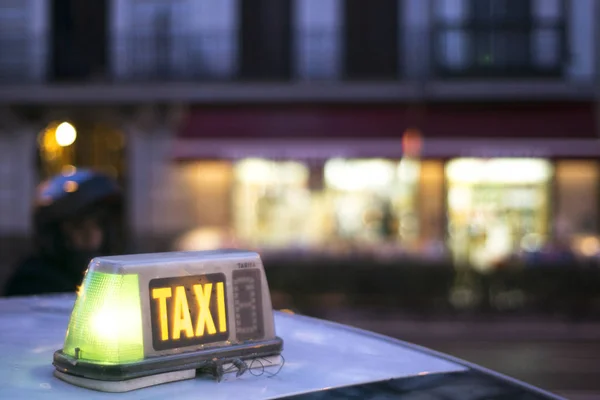 City Street Madrid Spagna Taxi Luce Notte Illuminato Verde Gratis — Foto Stock