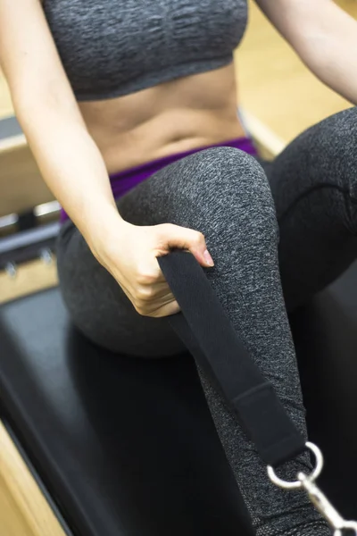 Makine fitness Pilates ve yoga stüdyo spor salonu ekipmanları.