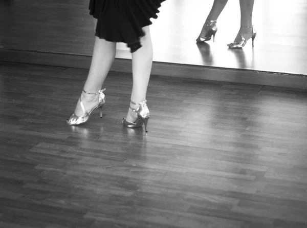 Gesellschaftstanz Salsa Tanzlehrerin Frau Tanzt Proberaum — Stockfoto