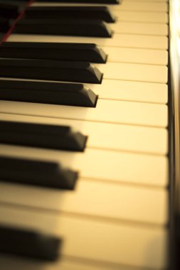 Konser salonu piyano klavye tuşları klasik müzik performans için hazır
