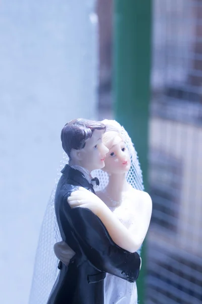 Hochzeitspaar Hochzeitstorte Topper Kunststofffiguren Mit Smoking Abendanzug Weißes Hochzeitskleid Schleier — Stockfoto