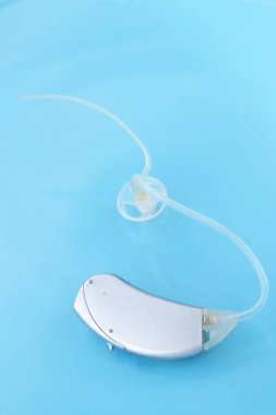 Modern kompakt dijital audiophone kulak işitme duymak sağır insanlar için.