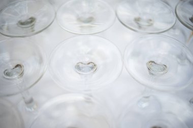 Lüks Otel düğün evlilik konuklar üzerinden içmek hazır, kırmızı veya beyaz şarap gözlük.