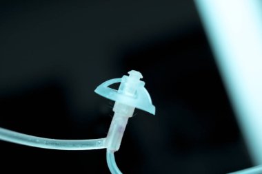 Sağır ve har işitme yardımcı olmak için dijital modern teknoloji işitme cihazı.