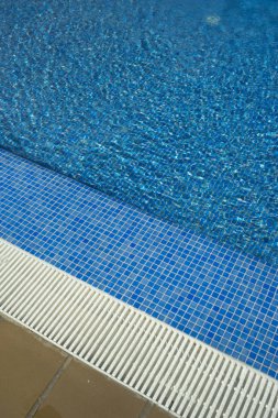 Yaz açık yüzme havuzunda lüks resort otel Bahçe