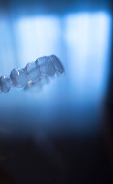 Görünmez açık diş diş aligner düzleştiriciler modern estetik parantez olarak ortodontik diş tedavisi için.