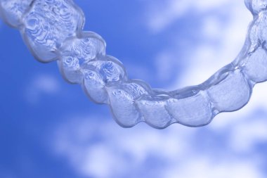 Görünmez açık diş diş aligner düzleştiriciler modern estetik parantez olarak ortodontik diş tedavisi için.