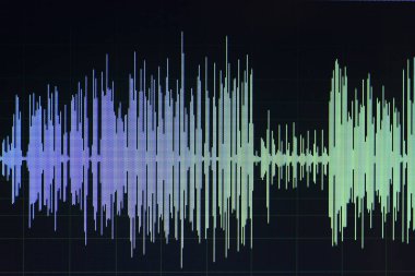 Ses ses dalgası stüdyo bilgisayar programı ekran gösterimleri ses dublaj vokal kaydı gelen ekranda düzenleme.