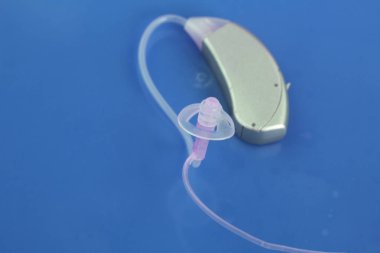 Modern kompakt dijital audiophone kulak işitme duymak sağır insanlar için.