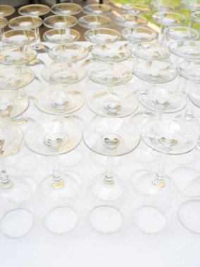 Lüks Otel düğün evlilik konuklar üzerinden içmek hazır, kırmızı veya beyaz şarap gözlük.